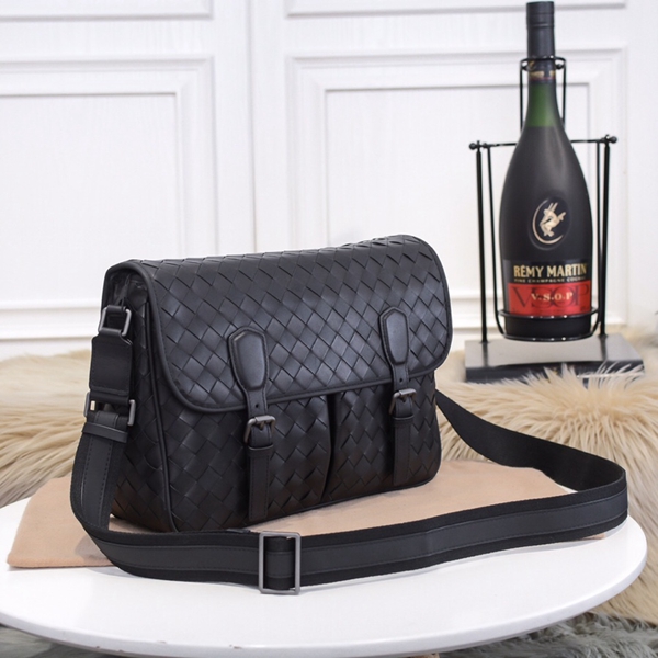 ボッテガヴェネタバッグ側面デザイン